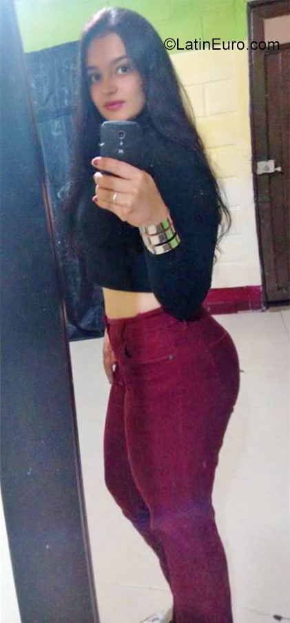 Date this nice looking Colombia girl Alejandra from Medellin CO20126