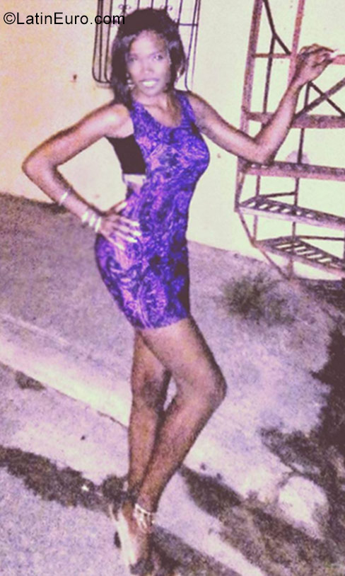 Date this sensual Dominican Republic girl Ermita from Santo Domingo DO27371