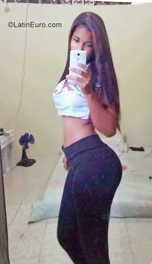 Date this good-looking Brazil girl Lorena from Aracaju BR9897