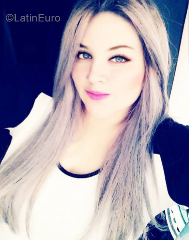 Date this gorgeous Colombia girl Maria from Bogota CO20408