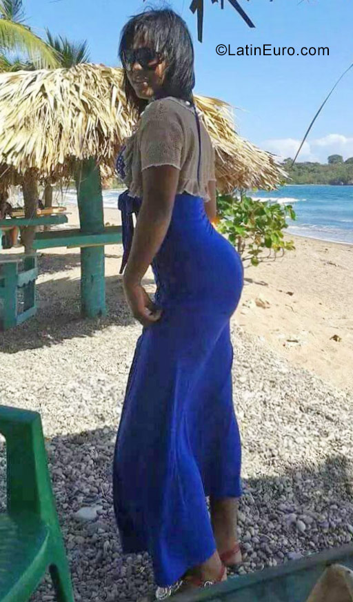 Date this sultry Dominican Republic girl Karla from San Cristobal DO27759