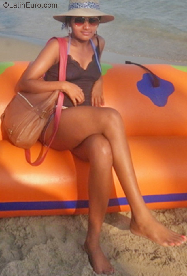 Date this athletic Colombia girl Lina from Cartagena CO20759