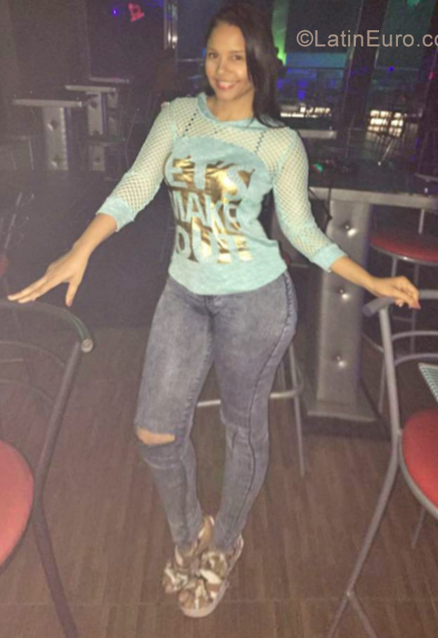 Date this passionate Dominican Republic girl Carmen from Azua De Compostela DO28060