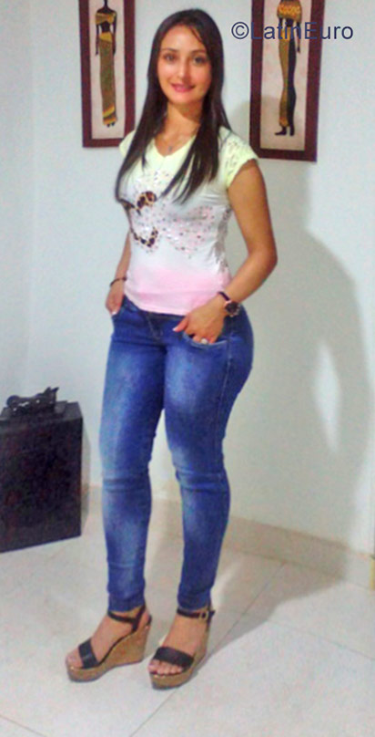 Date this stunning Colombia girl Alex bernal from cali CO21573