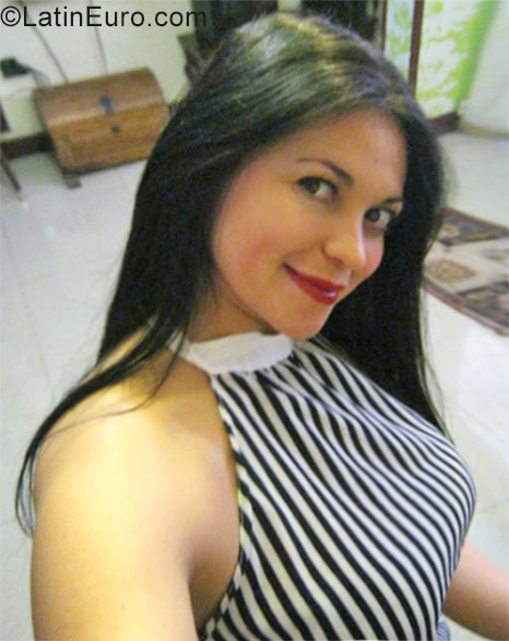 Date this sensual Colombia girl Jennifer from Bogota CO20990