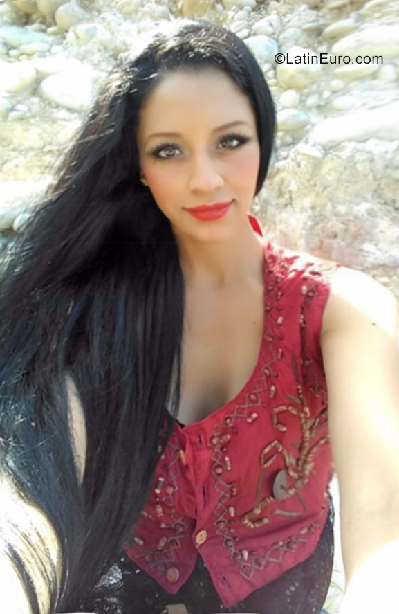 Date this tall Colombia girl Maira from Bogota CO21068
