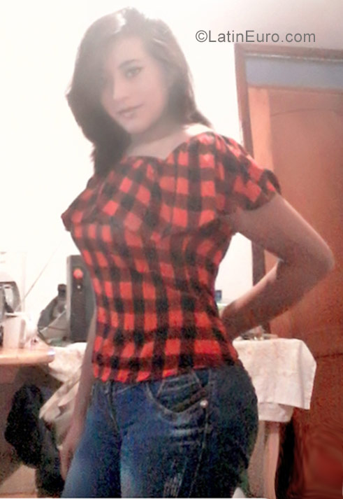 Date this pretty Ecuador girl Rocio from Quito EC200