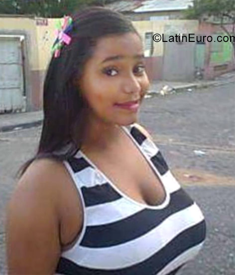 Date this funny Dominican Republic girl Katerine from Santiago DO28615