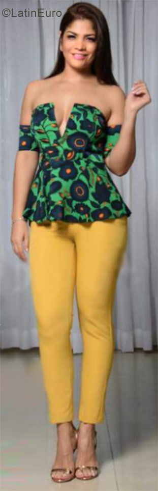 Date this nice looking Dominican Republic girl Alejandra from La Vega DO28725