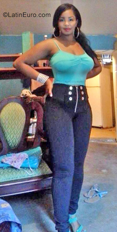 Date this foxy Dominican Republic girl Arlenys from Santiago DO28967