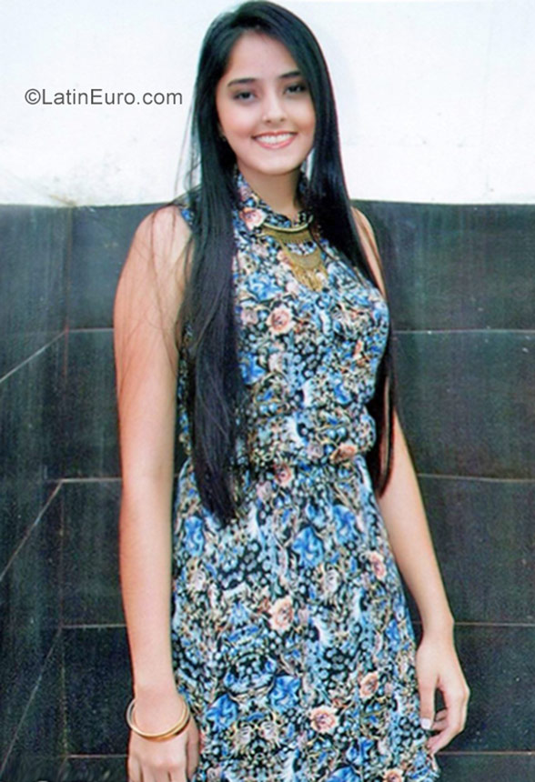 Date this georgeous Colombia girl Alejandra from Bogota CO21665