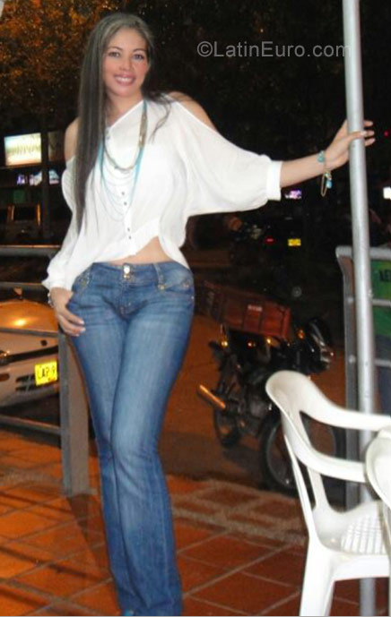 Date this happy Colombia girl Clarita from Bogota CO21715