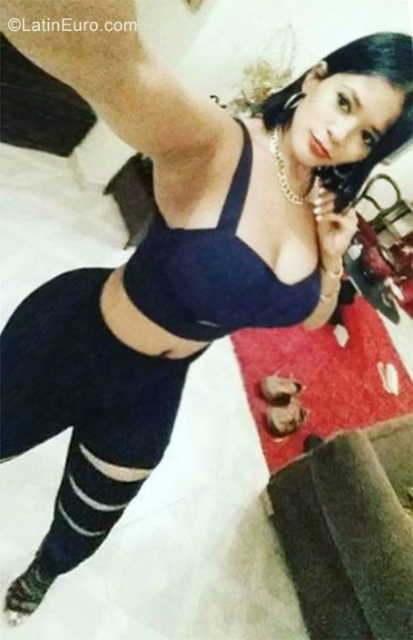 Date this fun Dominican Republic girl Santa from Santo Domingo DO29294