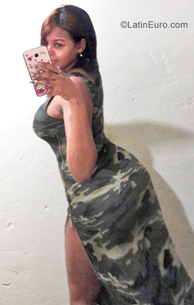 Date this tall Dominican Republic girl Baby flor from Santiago DO40094