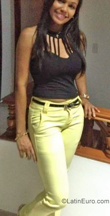 Date this happy Colombia girl Elizabeth from Cali CO21950