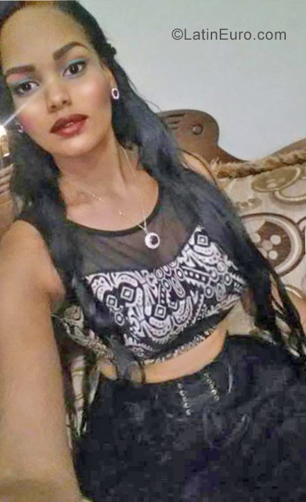 Date this pretty Dominican Republic girl Damarys from Moca DO29705