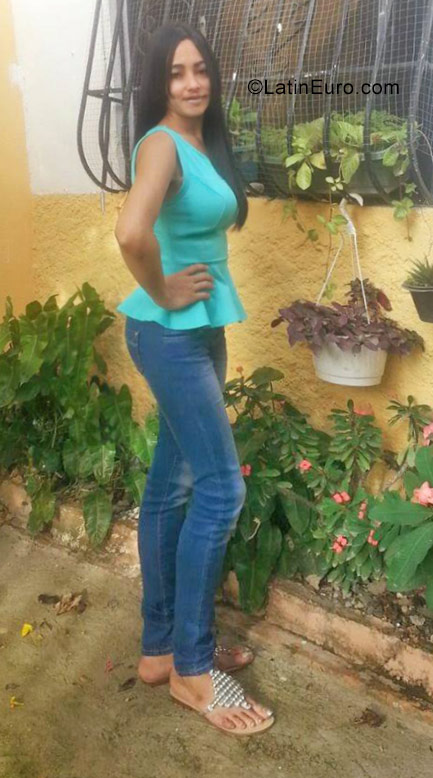 Date this good-looking Dominican Republic girl Belkis from San Pedro De Macoris DO29714