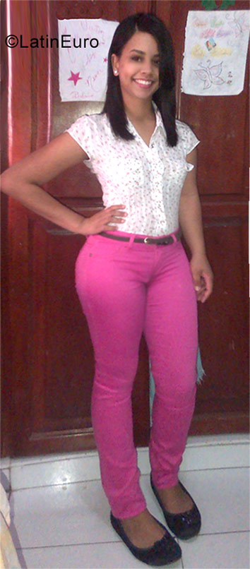 Date this athletic Dominican Republic girl Maite from Santo Domingo DO29716