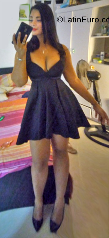 Date this hot Dominican Republic girl Mariela from Santo Domingo DO29810