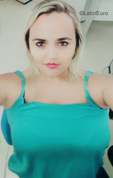Date this attractive Brazil girl Michelle from Cuiaba BR10204