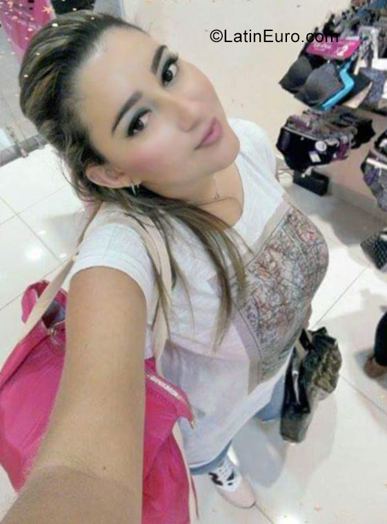 Date this young Colombia girl Isa from Medellin CO22132
