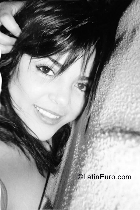 Date this happy Colombia girl Agua santa from Pereira CO22178
