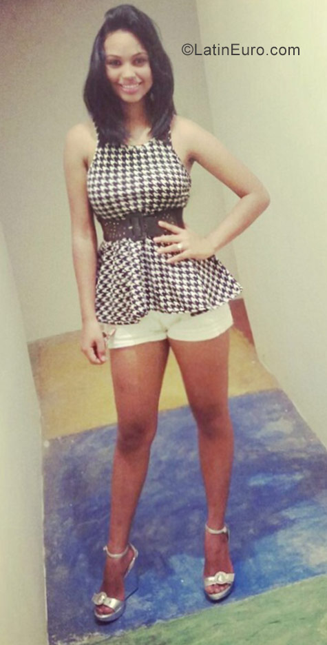 Date this happy Dominican Republic girl Yany from Puerto Plata DO30021