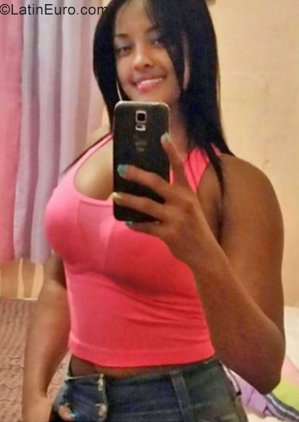 Date this fun Dominican Republic girl Yaneri from Santiago De Los Caballeros DO30112
