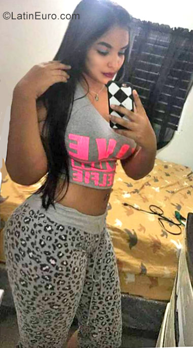 Date this delightful Dominican Republic girl Esmeralda from Santiago DO30127
