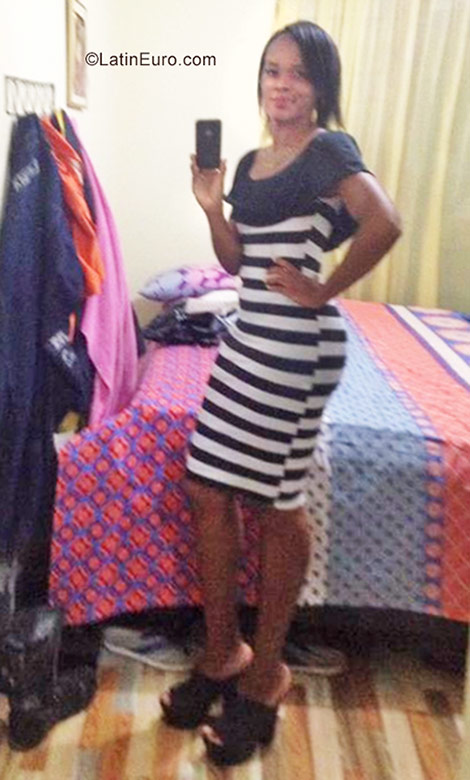 Date this attractive Colombia girl Graciela from Cali CO22213