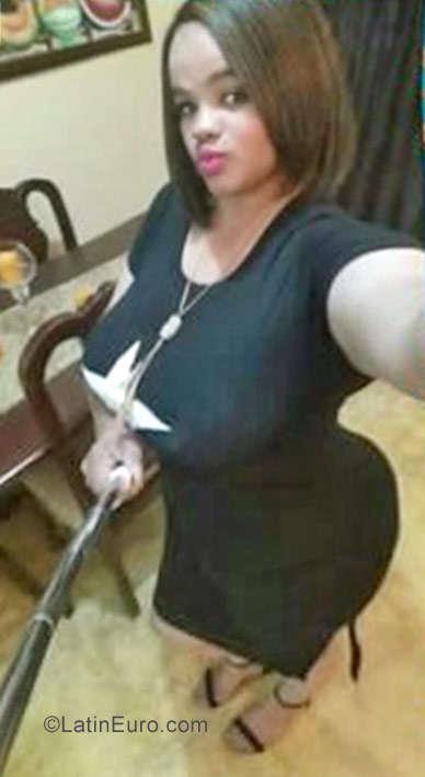 Date this delightful Dominican Republic girl Daydi from Santo Domingo DO30185