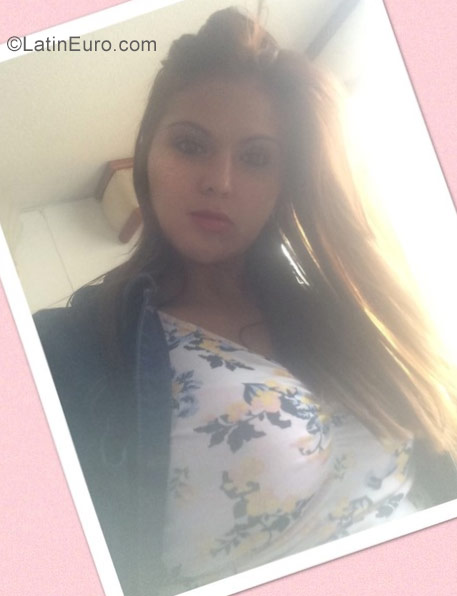 Date this charming Colombia girl Suly from Bogota CO22265