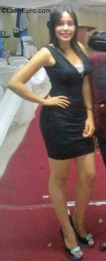 Date this voluptuous Venezuela girl Merivi from Caracas VE905