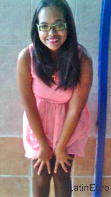 Date this sensual Dominican Republic girl Denise from Santo Domingo DO30321