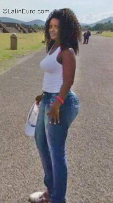 Date this happy Colombia girl Rubi from Cali CO22346