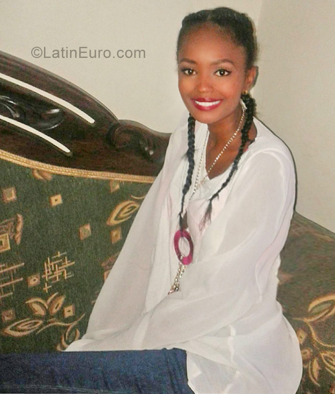 Date this good-looking Colombia girl Samanta from Bogota CO22354