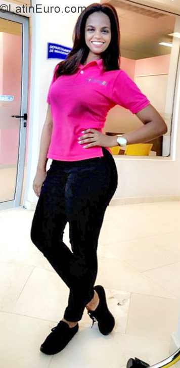 Date this stunning Dominican Republic girl Sara from Mao DO30373