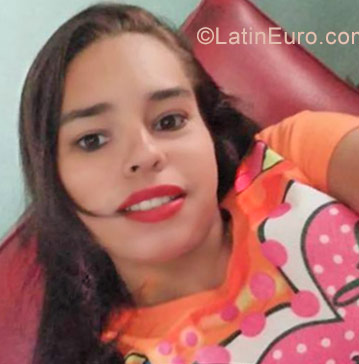 Date this funny Cuba girl Aylen from Bayamo CU111