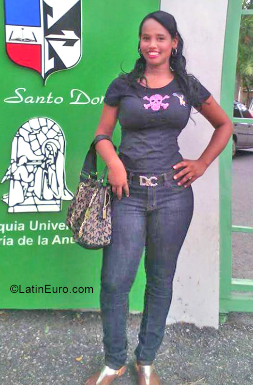 Date this delightful Dominican Republic girl Raquel from Santo Domingo DO30380