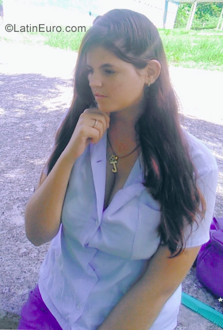Date this foxy Cuba girl Baby from La Habana CU112