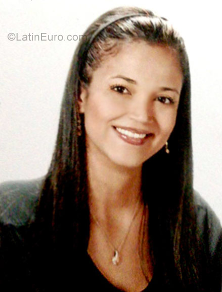 Date this exotic Colombia girl Lis from Cartagena CO22430
