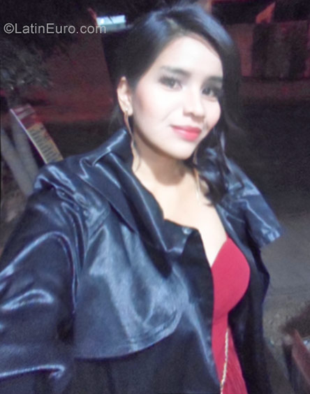 Date this beautiful Peru girl Mayte from Lima PE1136