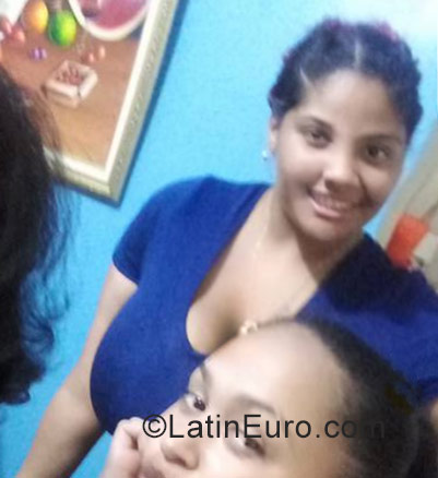 Date this funny Dominican Republic girl Soranyi from Santo Domingo DO30443
