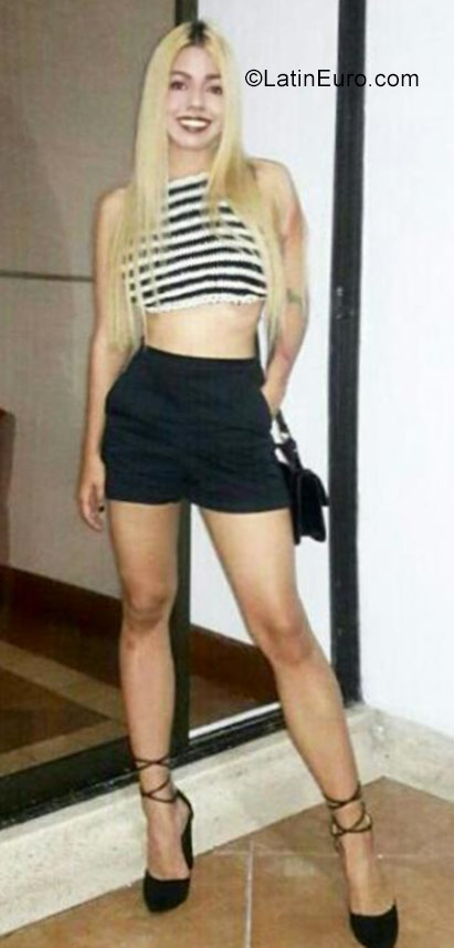 Date this athletic Colombia girl Laura from Bucaramanga CO22488