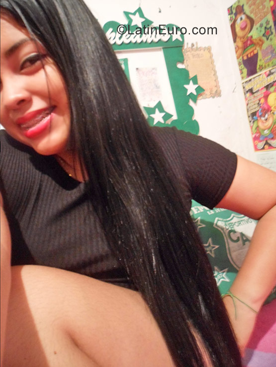 Date this cute Colombia girl Michelle from Cali CO22507