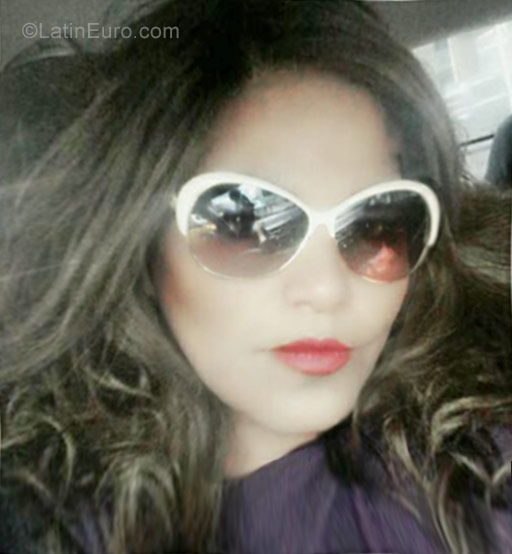 Date this voluptuous Ecuador girl Samy from Quito EC216