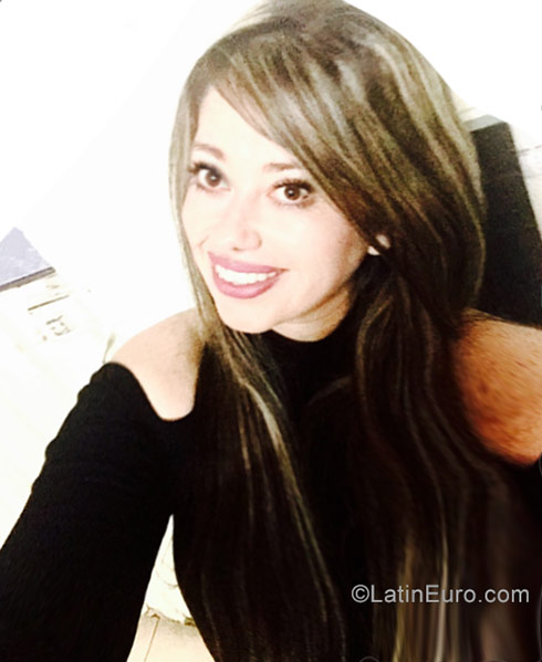 Date this voluptuous Colombia girl Diana from Bogota CO22577