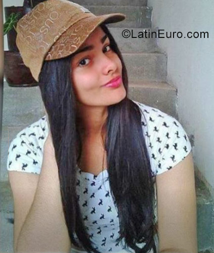Date this sultry Colombia girl Paola from Ibague CO22647