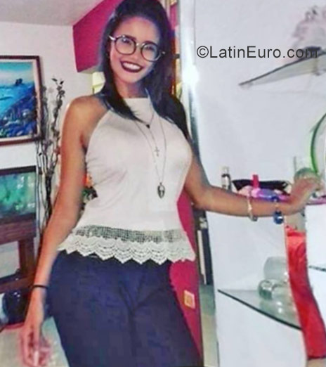 Date this beautiful Venezuela girl Audymar from Miranda VE1054