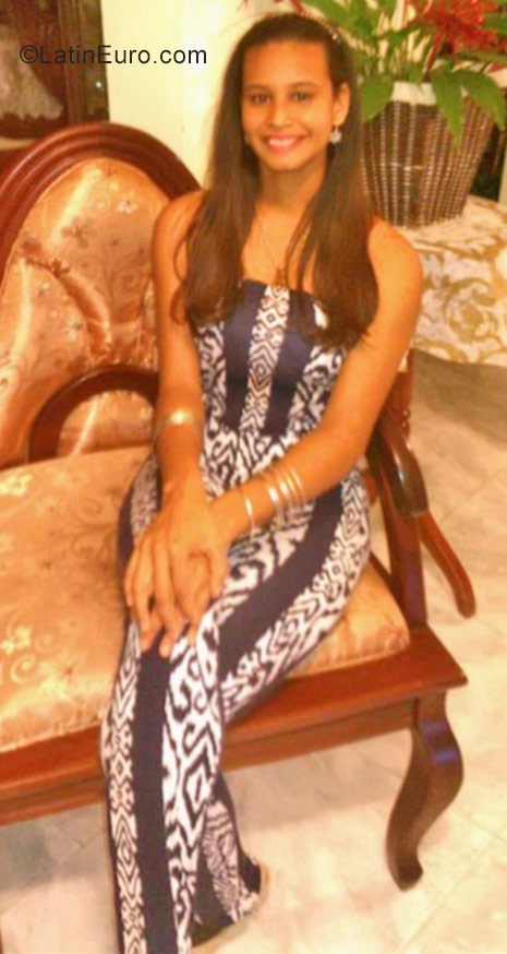 Date this cute Dominican Republic girl Indaia from Santo Domingo DO30620